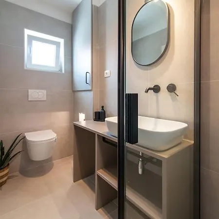 Bruno - With Private Parking Apartment