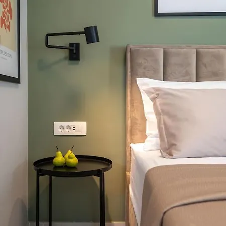 Bruno - With Private Parking リエカ