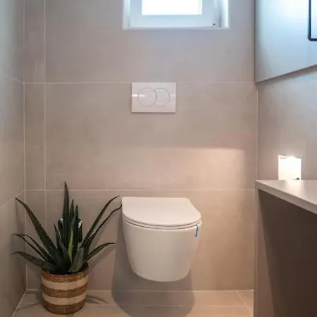 Bruno - With Private Parking *