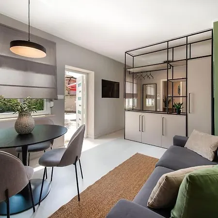 Bruno - With Private Parking