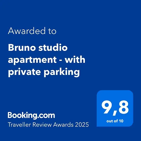 Bruno - With Private Parking Daire *